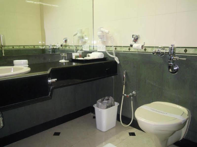 The Avenue Center Hotel Kochi Luaran gambar