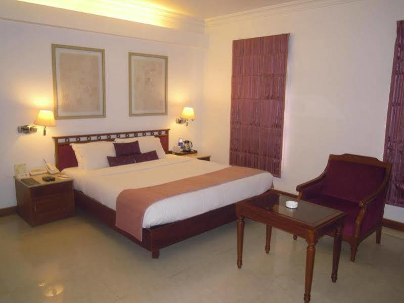 The Avenue Center Hotel Kochi Luaran gambar